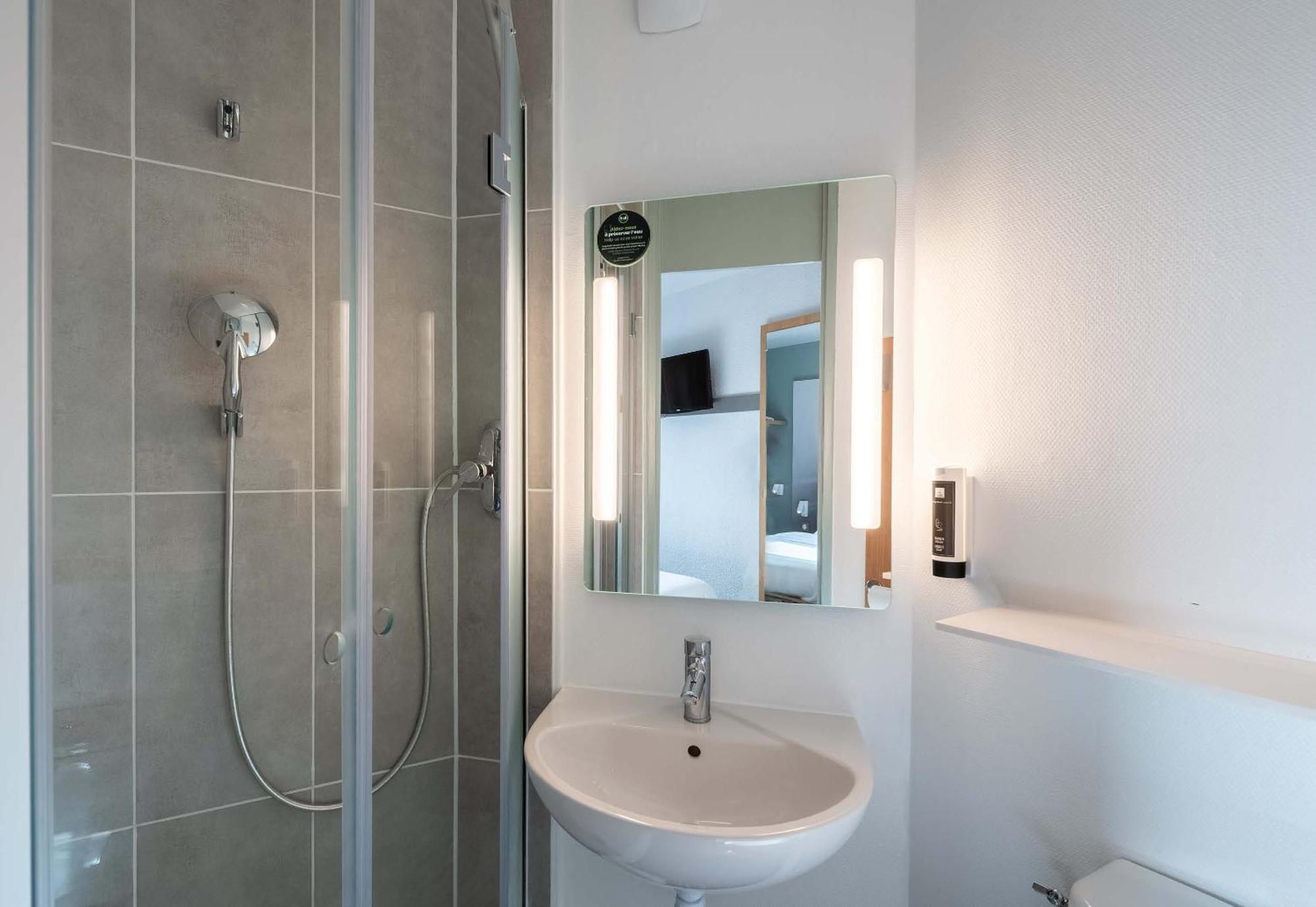 B&B Hotel Lille Lezennes Stade Pierre Mauroy エクステリア 写真